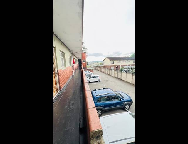 2 BEDROOM PROPERTY TO RENT IN MANORS